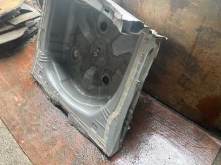 Тазик железный задний  TOYOTA   VITZ   NCP130        3 ракурс