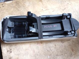 Подлокотник  TOYOTA   PRIUS   ZVW30        2 ракурс