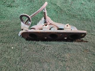 Коллектор выпускной  SUZUKI   WAGON R   MC11SMC12SMC21MC21SMC22S   K6A   LZA08-J2  3 ракурс