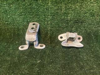 Петля дверная левая передняя  TOYOTA   IST   NCP110        2 ракурс