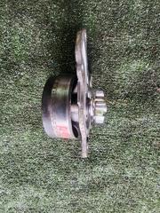 Помпа  Toyota   Roomy   M900A   1KR     2 ракурс