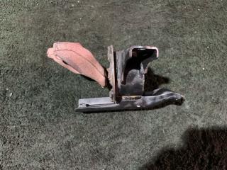 Подушка двигателя левая передняя  MITSUBISHI   MIRAGE   A05A        2 ракурс