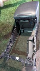 Подлокотник  TOYOTA   LAND CRUISER   URJ202        3 ракурс