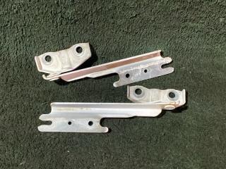 Петля капота MAZDA FAMILIA BJFWBJ3PBJ5PBJEPBJFPBJ5W 1 ракурс Петля капота MAZDA FAMILIA BJFWBJ3PBJ5PBJEPBJFPBJ5W 1 ракурс