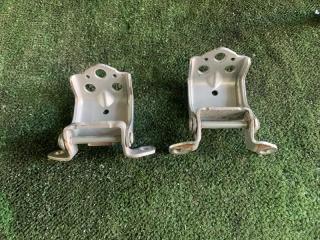Петли 5-й двери задняя  TOYOTA   LAND CRUISER   URJ200        1 ракурс