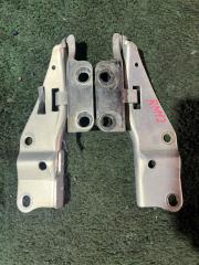 Петля капота NISSAN LIBERTY RM12 1 ракурс Петля капота NISSAN LIBERTY RM12 1 ракурс