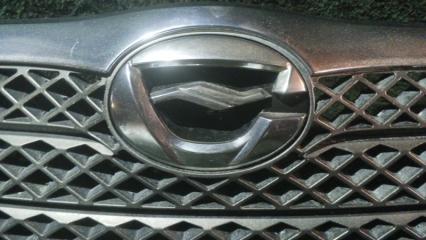 Решетка радиатора  TOYOTA   RUNX   nze121        3 ракурс