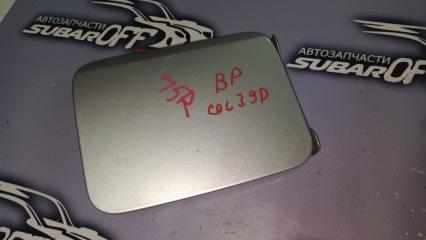 Фото запчасти лючок топливного бака Subaru Legacy 2003 контрактная запчасть Запчасть лючок топливного бака Subaru Legacy 2003