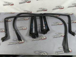 Уплотнитель стекла двери Subaru Forester 2006