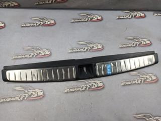 Накладка замка багажника Subaru Legacy 2003 контрактная Накладка замка багажника Subaru Legacy 2003