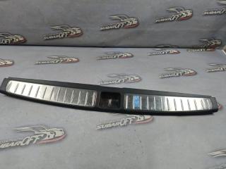 Накладка замка багажника Subaru Legacy 2003 контрактная Накладка замка багажника Subaru Legacy 2003