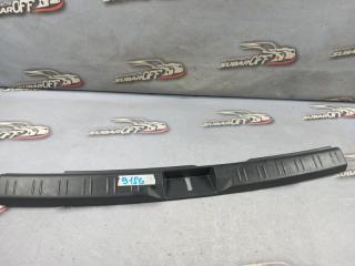 Накладка замка багажника Subaru Forester 2005 контрактная Накладка замка багажника Subaru Forester 2005