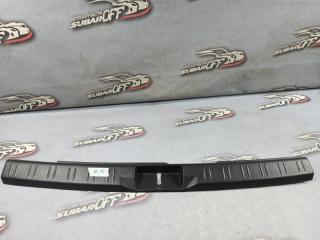 Накладка замка багажника Subaru Forester 2005 контрактная Накладка замка багажника Subaru Forester 2005