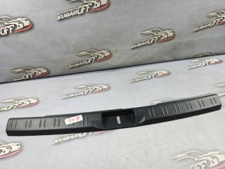 Накладка замка багажника Subaru Forester 2002 контрактная Накладка замка багажника Subaru Forester 2002