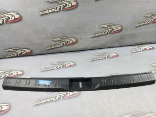 Накладка замка багажника Subaru Forester 2004 контрактная Накладка замка багажника Subaru Forester 2004