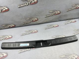 Накладка замка багажника Subaru Forester 2005 контрактная Накладка замка багажника Subaru Forester 2005