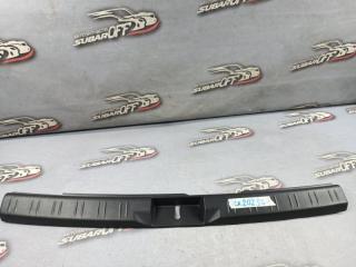 Накладка замка багажника Subaru Forester 2003 контрактная Накладка замка багажника Subaru Forester 2003