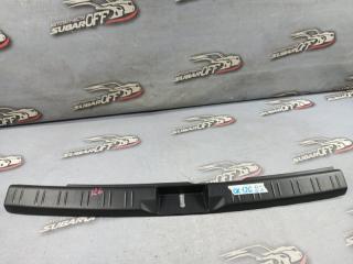 Накладка замка багажника Subaru Forester 2005 контрактная Накладка замка багажника Subaru Forester 2005