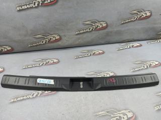 Накладка замка багажника Subaru Forester 2007 контрактная Накладка замка багажника Subaru Forester 2007