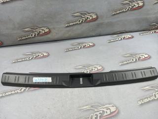 Накладка замка багажника Subaru Forester 2006 контрактная Накладка замка багажника Subaru Forester 2006