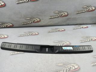 Накладка замка багажника Subaru Forester 2002 контрактная Накладка замка багажника Subaru Forester 2002