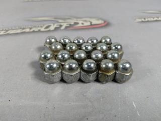 Запчасть гайка колесная Subaru Forester 2002