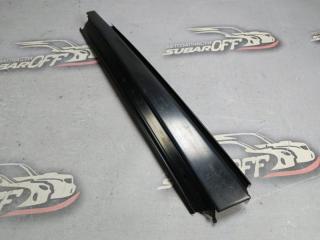 Накладка на стойку кузова правая Subaru Forester 2003