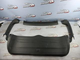 Обшивка двери багажника задняя Subaru Impreza XV 2010 контрактная Обшивка двери багажника задняя Subaru Impreza XV 2010