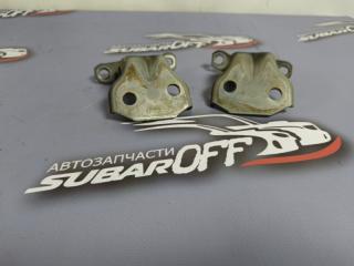 Петля двери передняя правая Subaru Impreza 2003