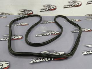 Уплотнительная резинка двери багажника Subaru Impreza
