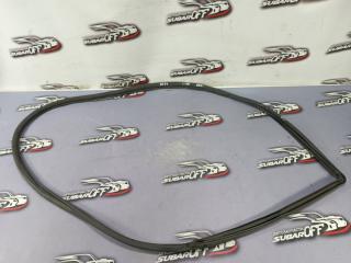 Уплотнительная резинка крышки багажника Subaru Impreza