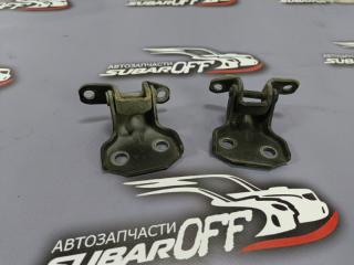 Петля двери передняя правая Subaru Forester 2005