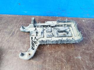 Фото запчасти крепление аккумулятора skoda yeti 2009-2016 Б/У запчасть Запчасть крепление аккумулятора skoda yeti 2009-2016