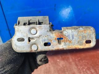 Запчасть крючок капота volkswagen Jetta 2005-2011