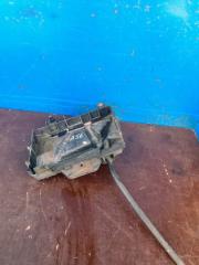 Запчасть крепление аккумулятора skoda fabia 2007-2015