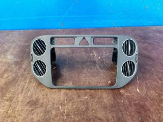 Накладка декоративная Volkswagen Golf Plus 2012