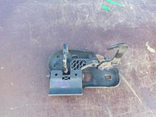 Запчасть крючок капота Volkswagen Golf Plus 2010