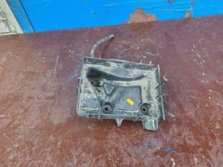 Фото запчасти крепление аккумулятора Volkswagen Polo 2008 контрактная запчасть Запчасть крепление аккумулятора Volkswagen Polo 2008