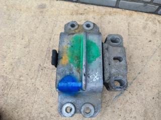 Опора двигателя левая Volkswagen Passat 2010