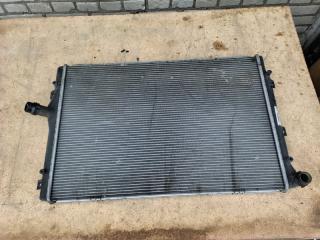 Радиатор ДВС Volkswagen Passat 2010