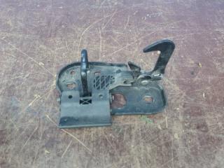 Запчасть крючок капота Volkswagen Golf Plus 2012