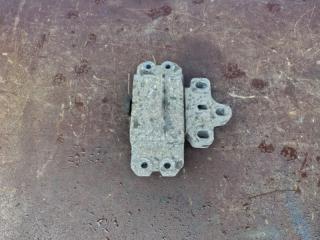 Опора двигателя левая Volkswagen Caddy 2016