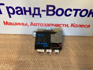 Блок управления дверьми задний правый Nissan Elgrand