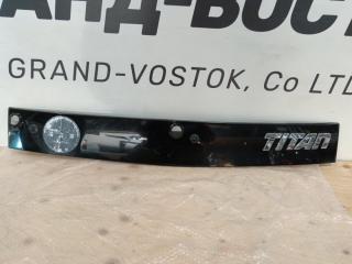 Запчасть решетка под лобовое стекло Mazda Titan 2003