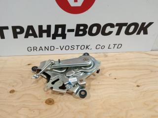 Запчасть доводчик крышки багажника Toyota Crown Majesta 2012