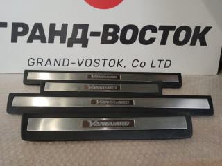 Запчасть накладка на порог салона Toyota Vanguard 2012