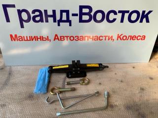 Запчасть домкрат Toyota Ipsum 2004