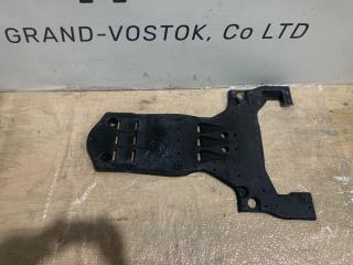 Фото запчасти защита днища кузова Toyota Crown 2007 Б/У запчасть Запчасть защита днища кузова Toyota Crown 2007