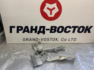 Петля капота Mazda Axela 2009