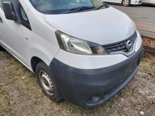 Крыло переднее правое Nissan NV200 2012